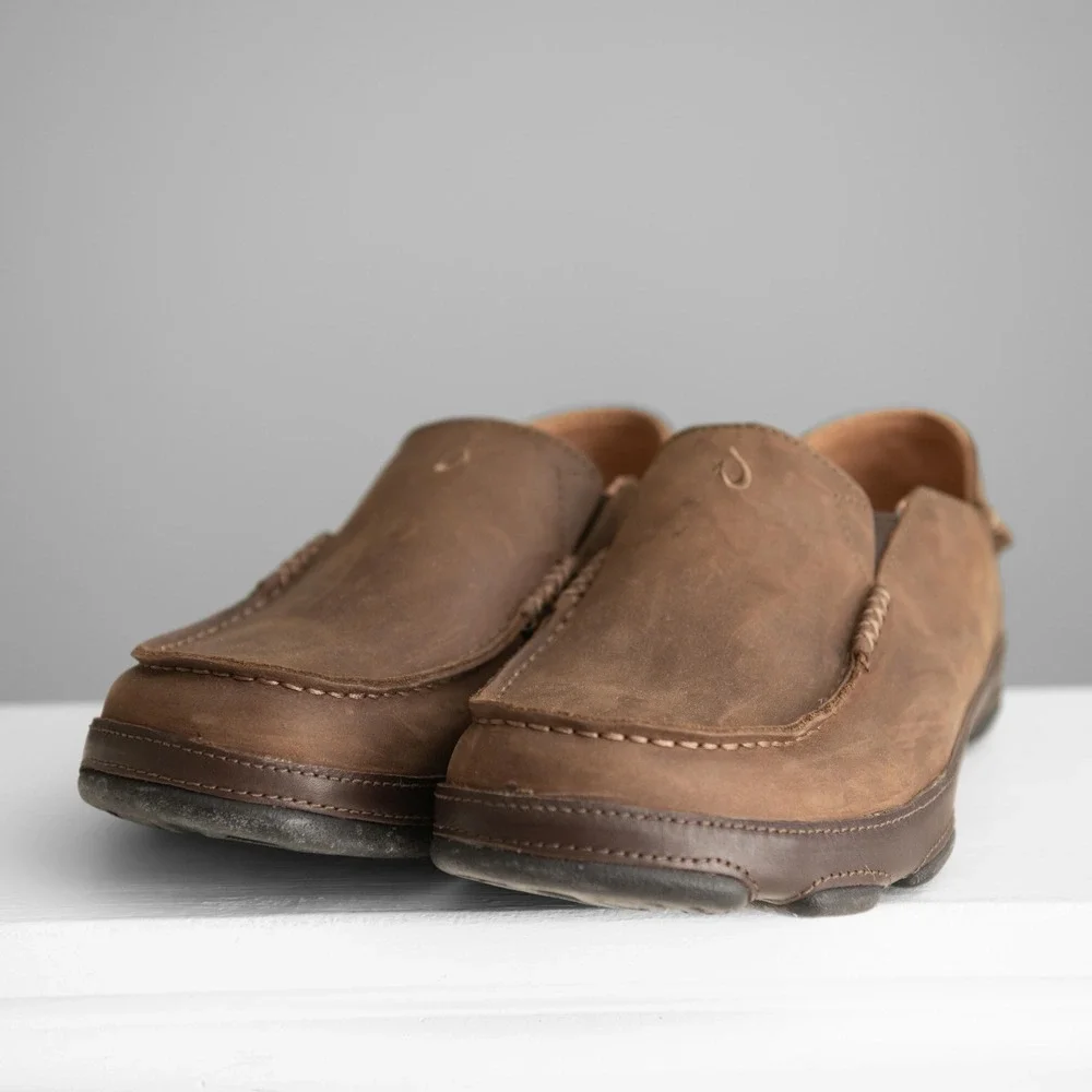 OluKai Moloa Mens Brown Leather Slip On Shoes Sz 8 Beachy Island Moccasin Slide